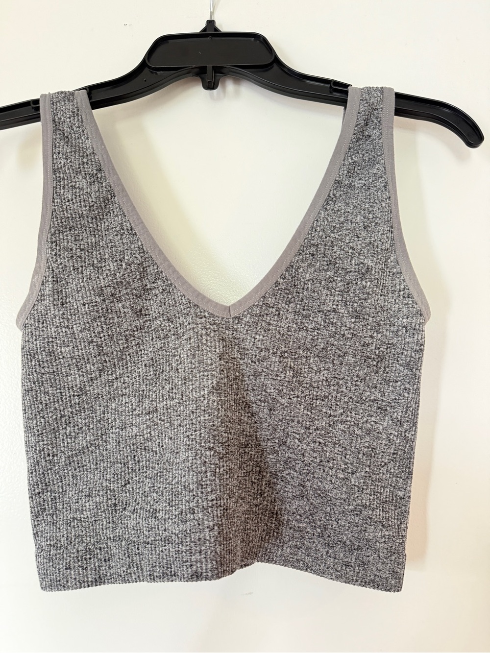 Colsie Gray Ribbed V-Neck Crop Tank